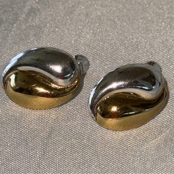 Vintage Two-Tone Gold & Silver Swirl Oval Screw Back Earrings - Picture 4 of 8